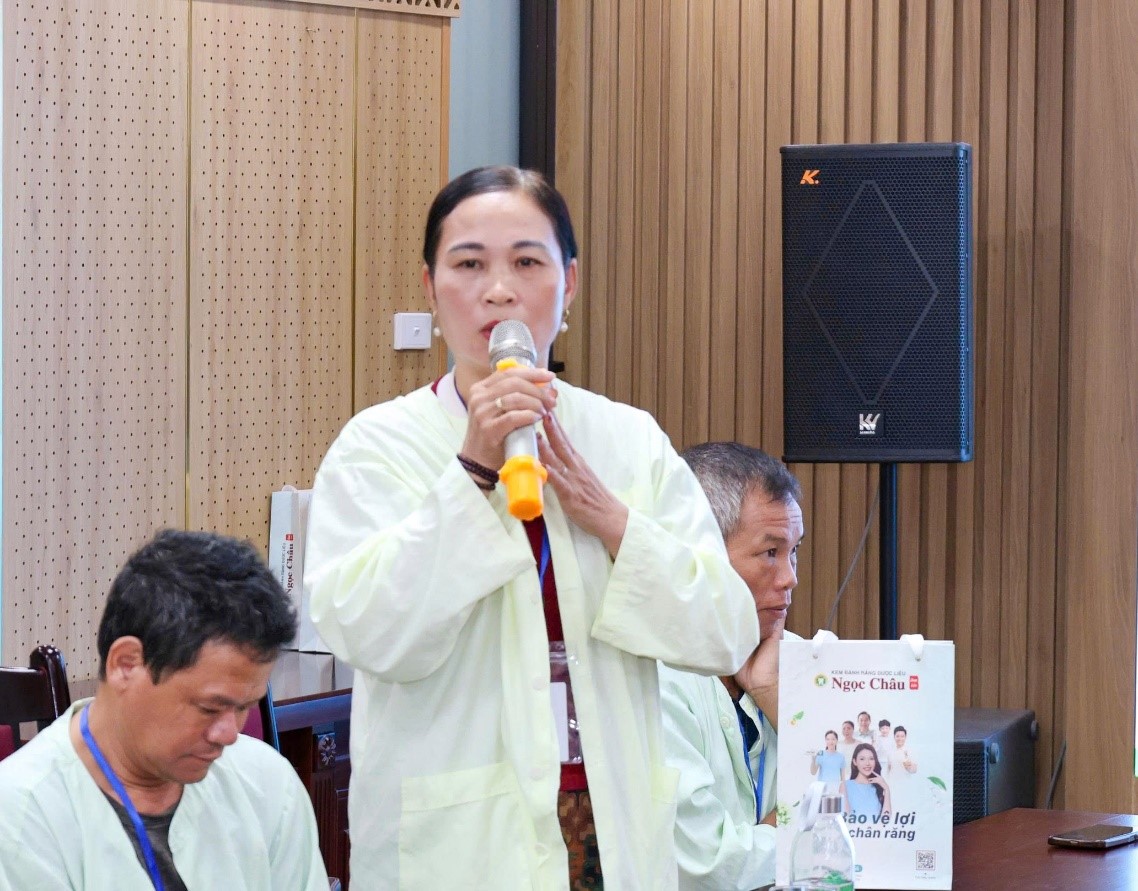 Người bệnh và người nhà người bệnh đang điều trị nội trú tại bệnh viện tích cực thảo thuận và đóng góp ý kiến
